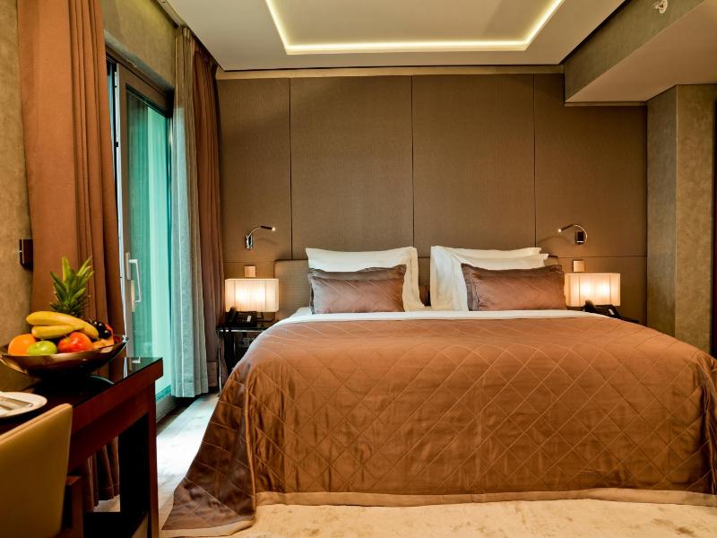 Luxury Double Room with Terrace image 2