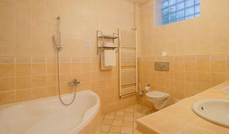 Double Room image 3