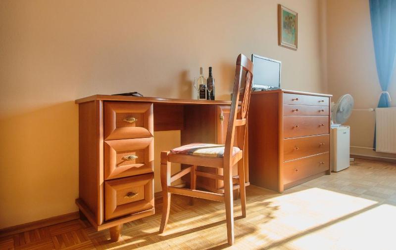Double Room image 4