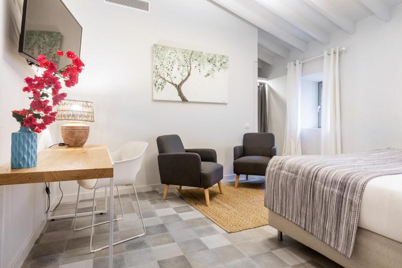 Double Room image 1