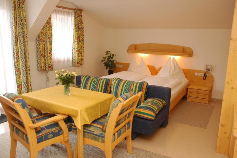 Double Room with Balcony image 3