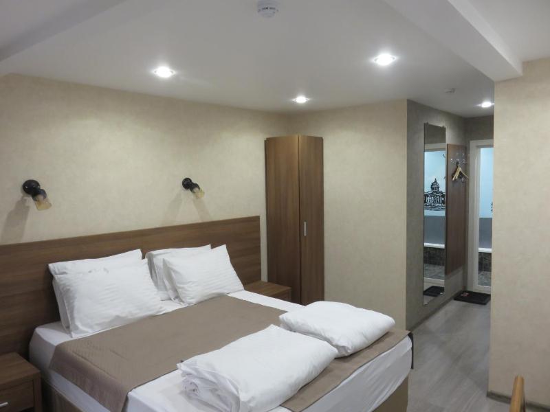 Comfort Double or Twin Room with Bathroom image 1
