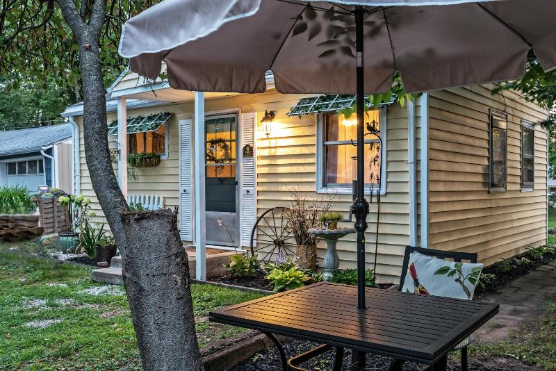 One-Bedroom Cottage image 1