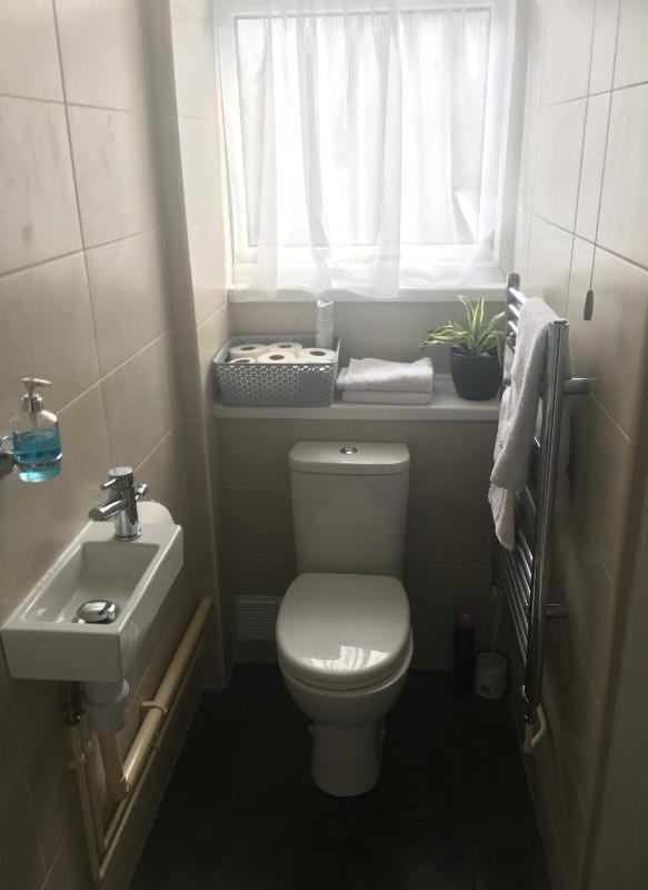 Standard Twin Room with Shared Bathroom image 3