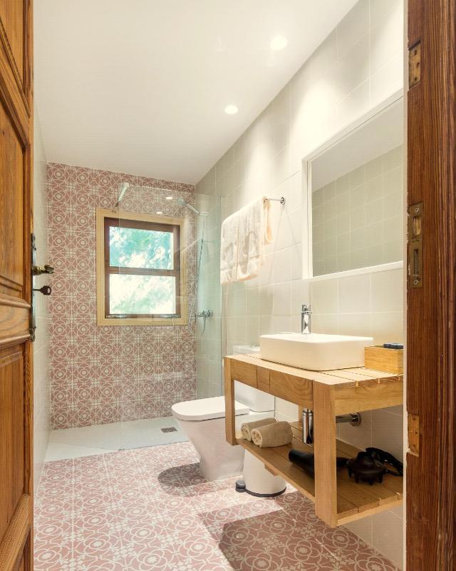 Double Room with Private External Bathroom image 3