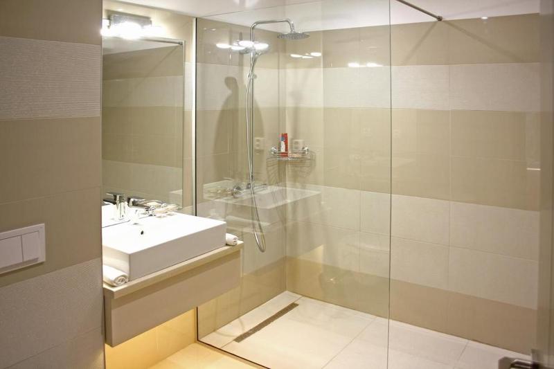 Deluxe Double or Twin Room with River View image 2