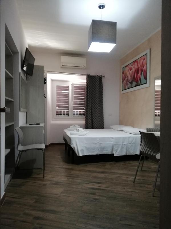 Double Room with Private External Bathroom image 4