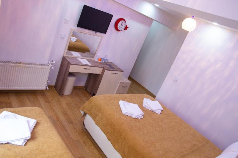 Standard Triple Room image 3