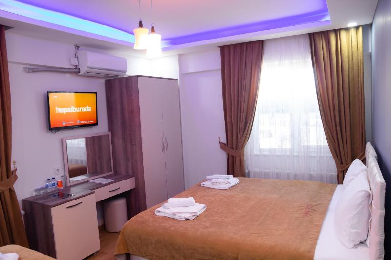Standard Quadruple Room image 4