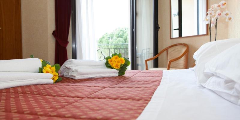 Large Double or Twin Room image 4