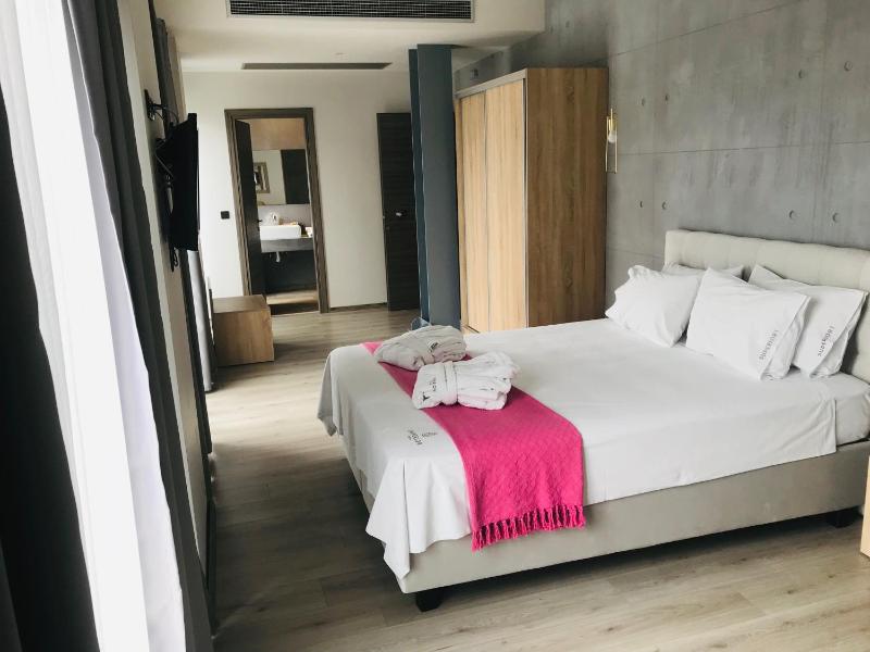 Standard Suite image 4
