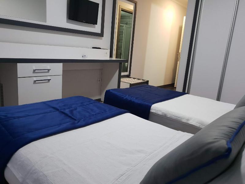 Standard Triple Room image 2