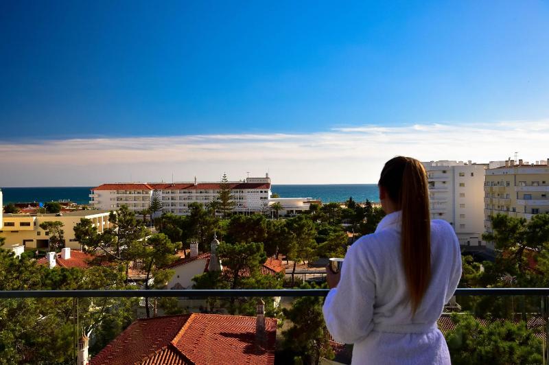 Deluxe Suite with Sea View image 3
