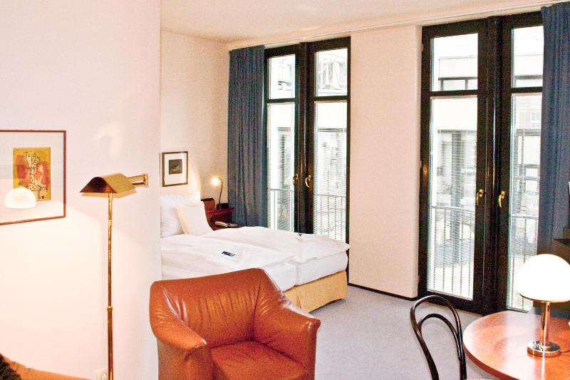 Double Room with Two Single Beds image 3