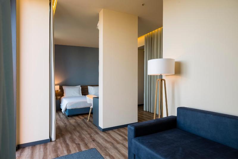 Deluxe Suite image 4