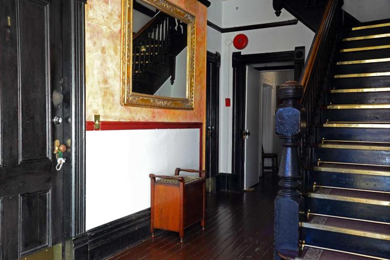 Vancouver Hideaway Guesthouse - image 8