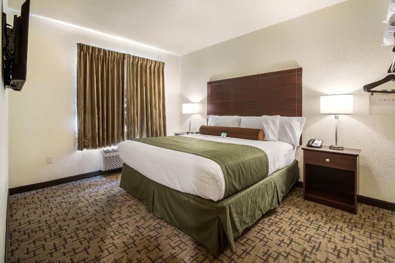 One-Bedroom Suite image 3