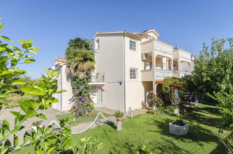 Apartments Sweet garden - image 2