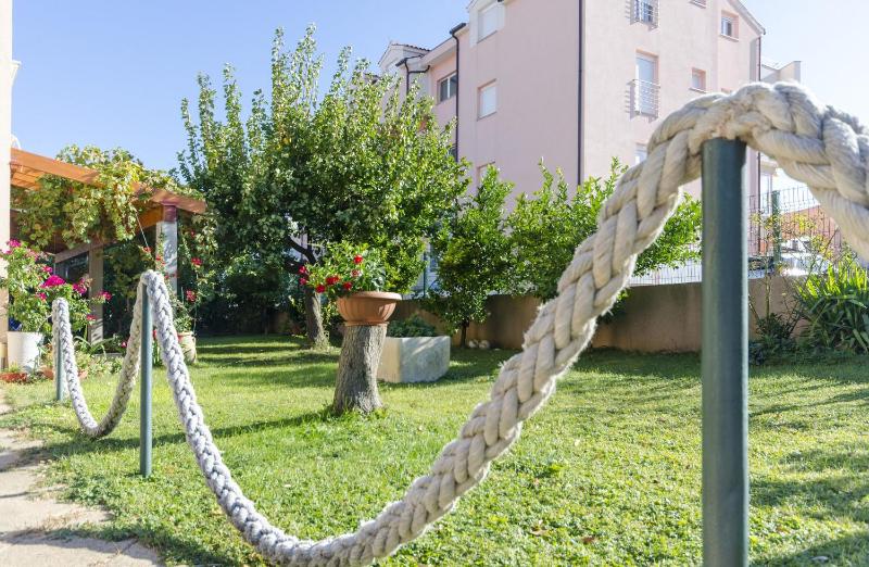 Apartments Sweet garden - image 3