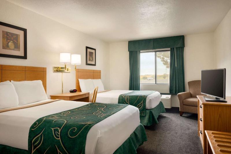 Double Room with Two Double Beds - Non-Smoking image 3