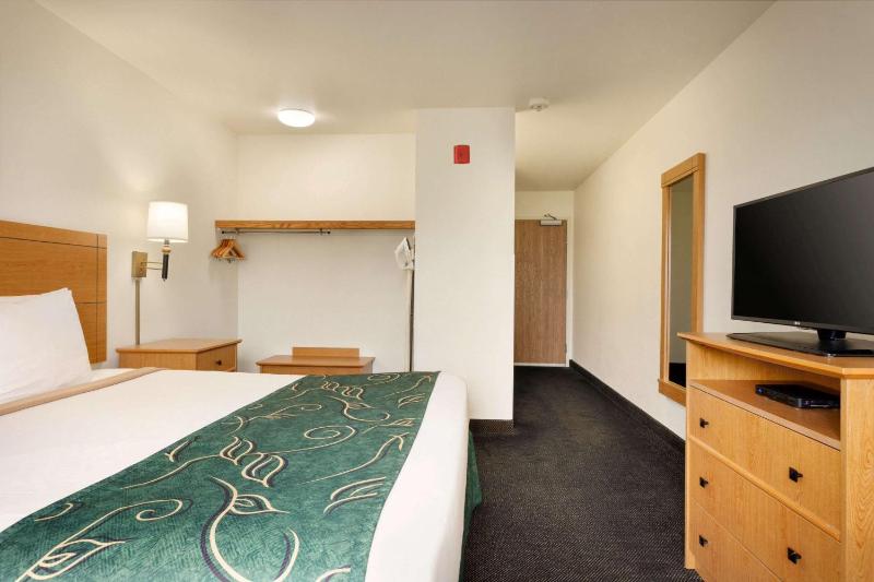 Double Room - Mobility Access/Non-Smoking image 2