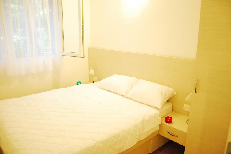 One-Bedroom Suite with Terrace and Sea View image 3