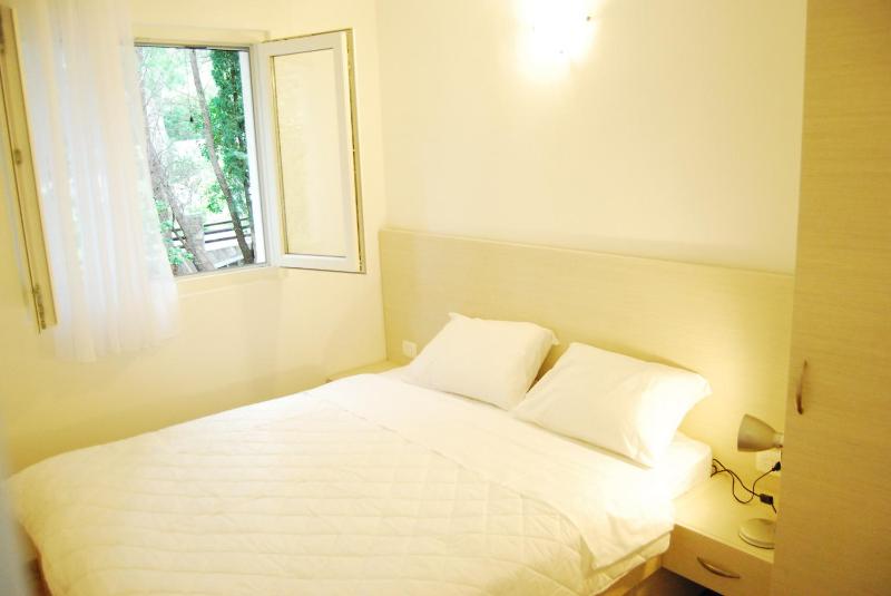 One-Bedroom Suite with Terrace and Sea View image 2