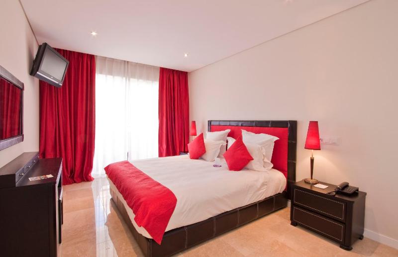 Luxury Three-Bedroom Suite image 4
