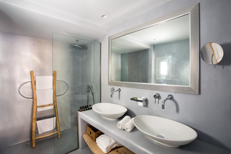 Senior Suite Sea View image 4