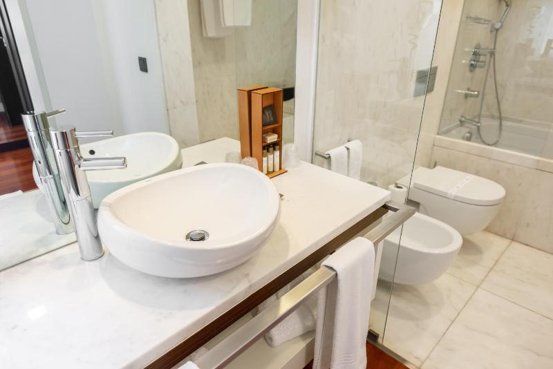 Superior Double or Twin Room with Sea View image 2