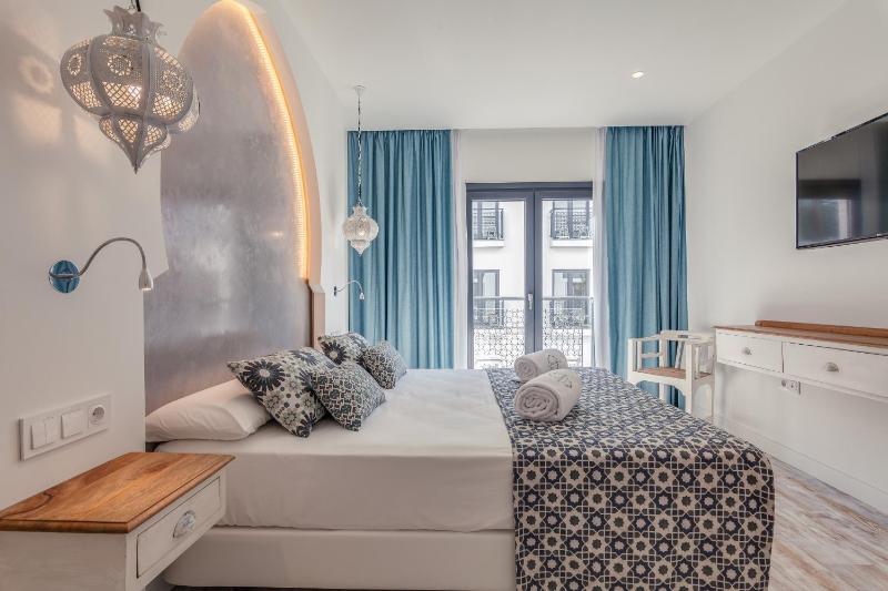 Standard Double Room image 2