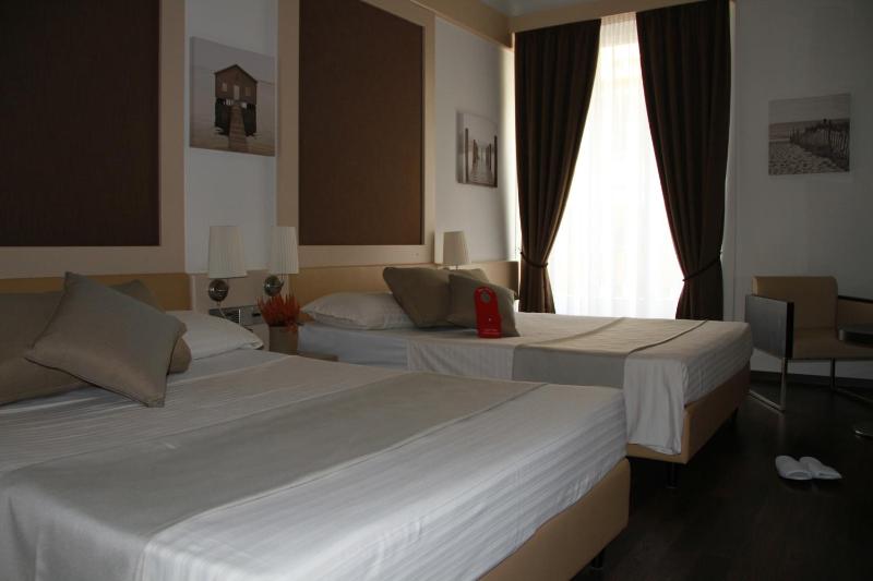Family Room image 3