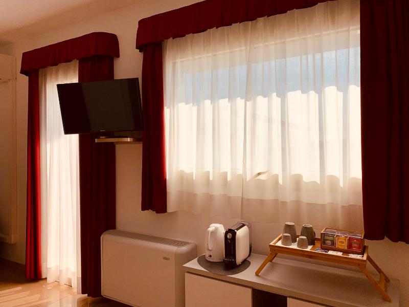 Suite with Spa Access image 2