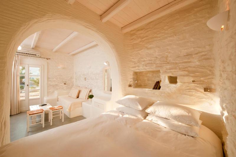 Traditional Triple Room image 3