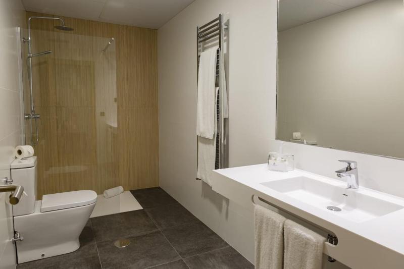 Double Room with Extra Bed image 3