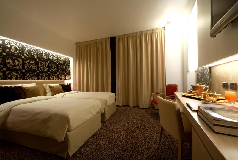 Executive Double or Twin Room image 3