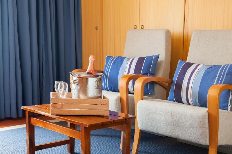 Double Room with Sea View image 2