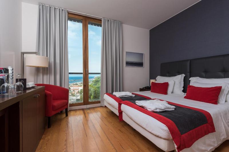 Twin Room with Sea View image 1