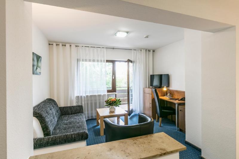 Double Room image 3