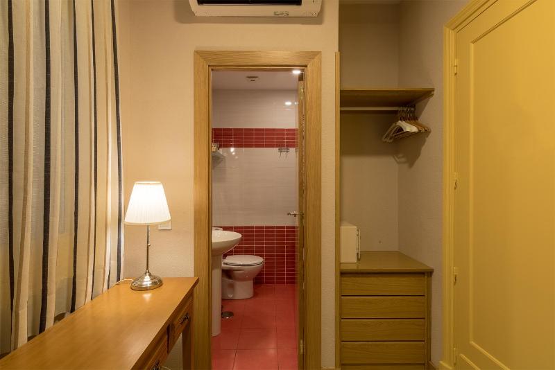 Single Room with Private Bathroom image 3