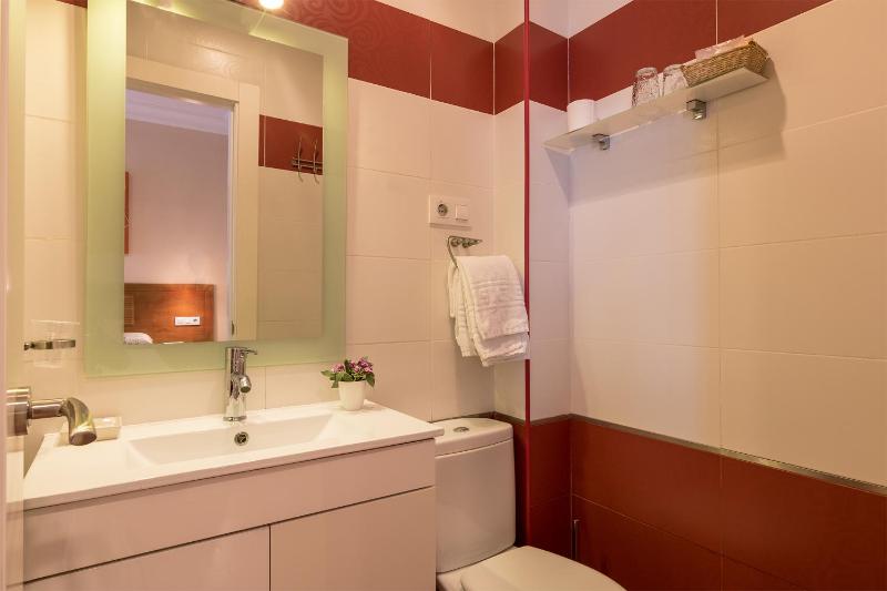 Single Room with Private Bathroom image 2