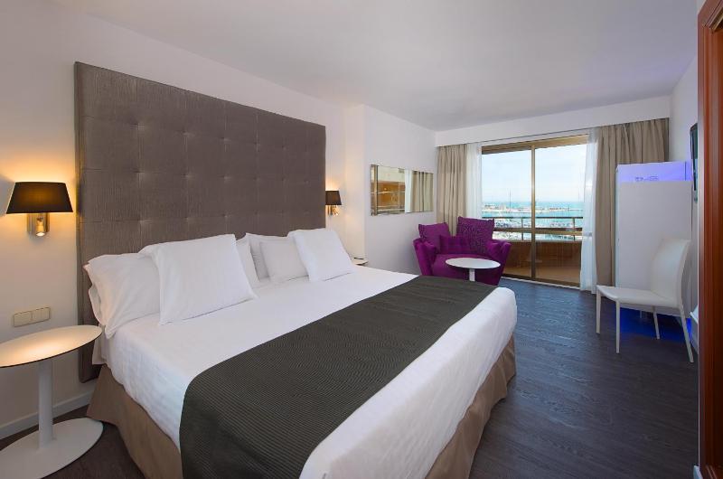 Premium Room with Sea View image 3