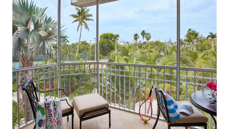 Resort View Double Queen Guestroom image 3