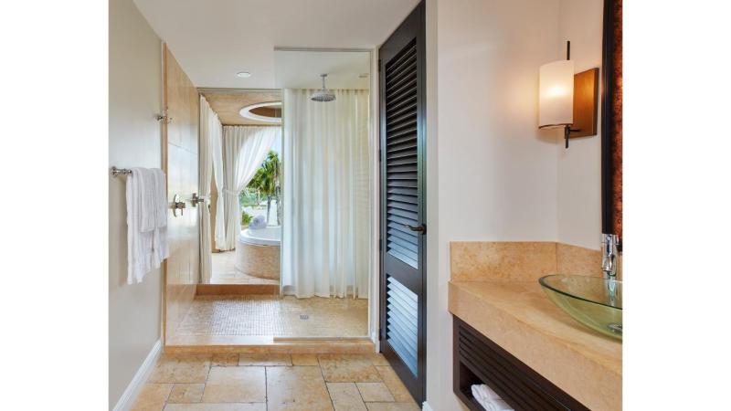Lodge Island King Suite image 4