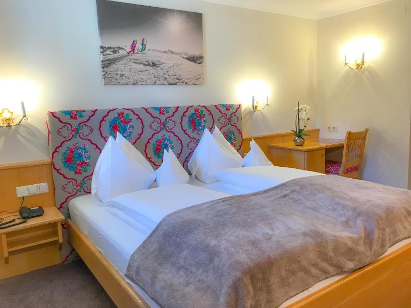 Double Room with Mountain View image 1