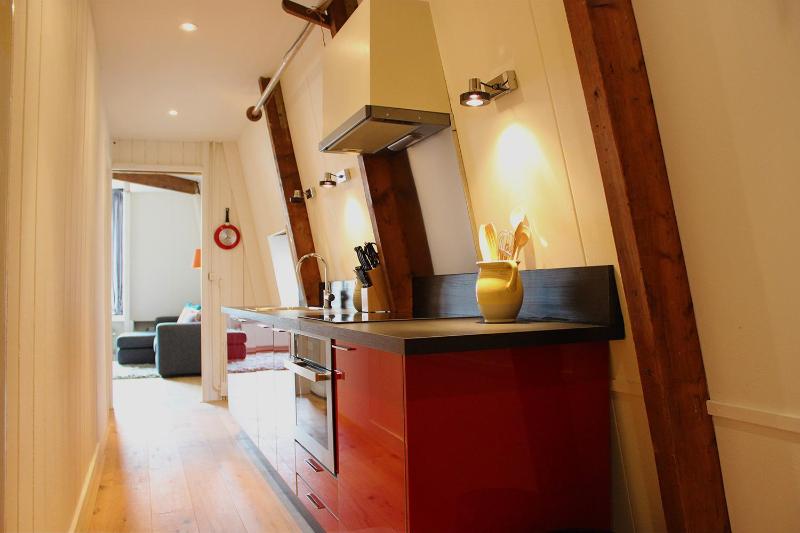 One-Bedroom Apartment with Canal View (2 Persons) image 4