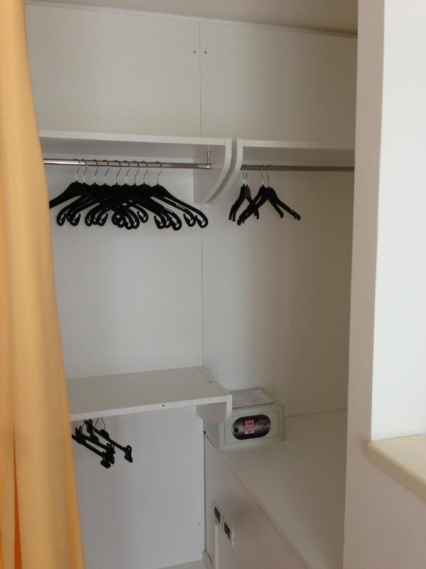 One-Bedroom Apartment (5 Adults) image 3