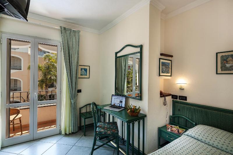 Classic Single Room image 3