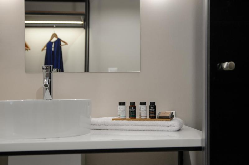 Superior Double or Twin Room with Acropolis View image 2