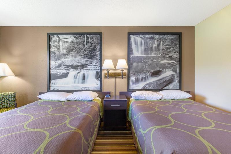 Double Room with Two Double Beds- Non-Smoking image 4